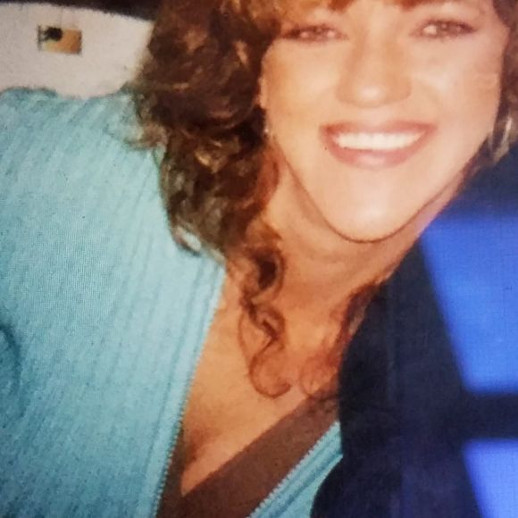 Meet your Posher, Eligia - Picture 1 of 1